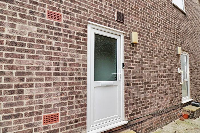 2 Bedroom Flat For Sale In Hall Farm Road, South Benfleet, SS7