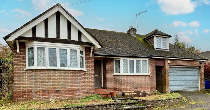 2 Bedroom Detached House For Sale In Dorking Road, Chilworth, Guildford, GU4