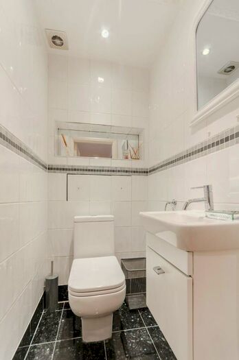 1 Bedroom Flat To Rent In Kingston Hill Place, Kingston, Kingston Upon Thames, KT2