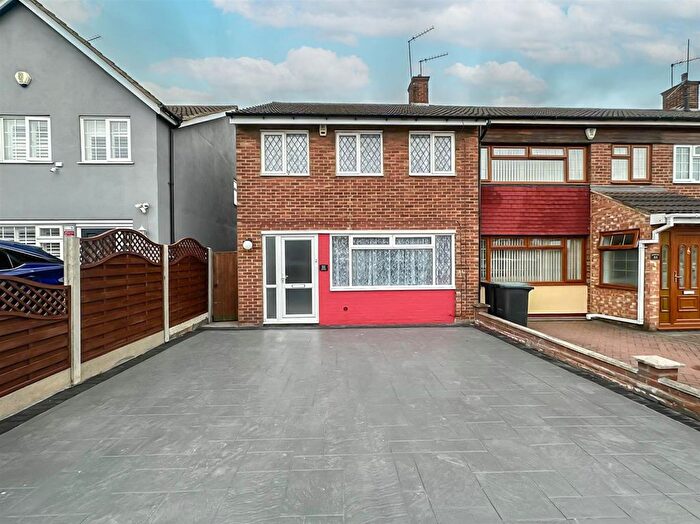 3 Bedroom Terraced House To Rent In Beaumont Drive, Gravesend, DA11