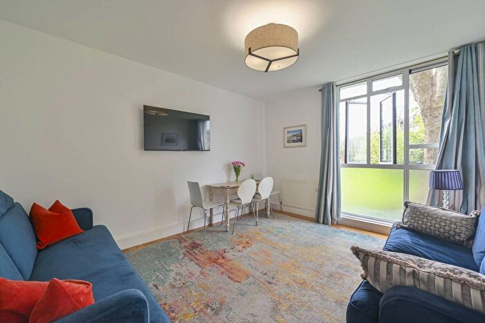 1 Bedroom Flat For Sale In Hallfield Estate, Paddington, London, W2