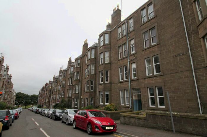 2 Bedroom Flat To Rent In Bellefield Avenue, Dundee, DD1