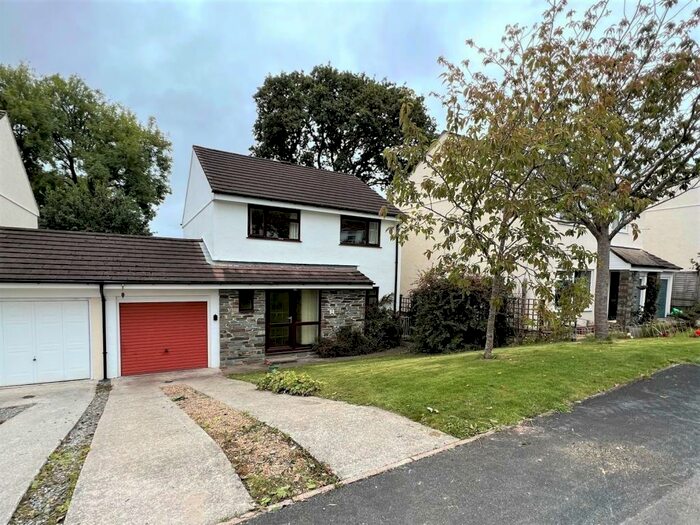 4 Bedroom Detached House For Sale In St. Davids Road, Tavistock, PL19