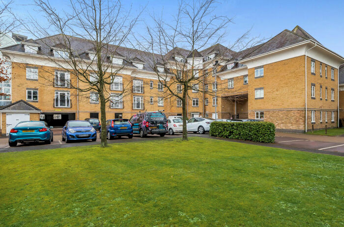 2 Bedroom Flat For Sale In Victoria Way, Woking, Surrey, GU21