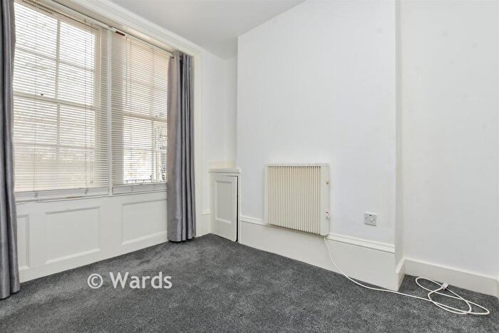 2 Bedroom Flat For Sale In Addington Street, Ramsgate, Kent, CT11