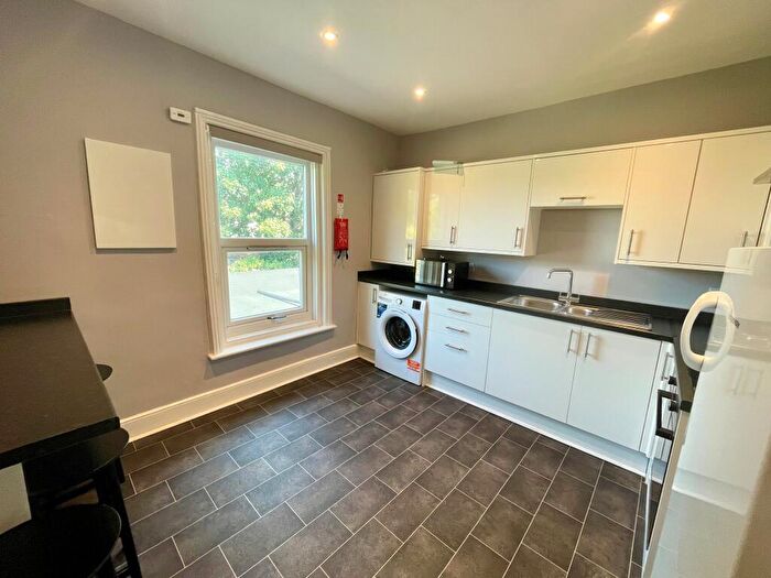 3 Bedroom Flat To Rent In Christchurch Road, Bournemouth, BH7