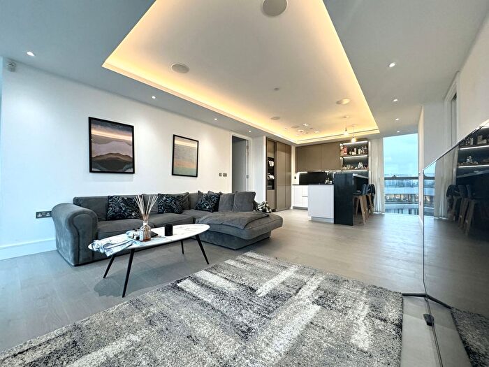 2 Bedroom Flat To Rent In Carrara Tower, Bollinder Place, City Road, London, EC1V