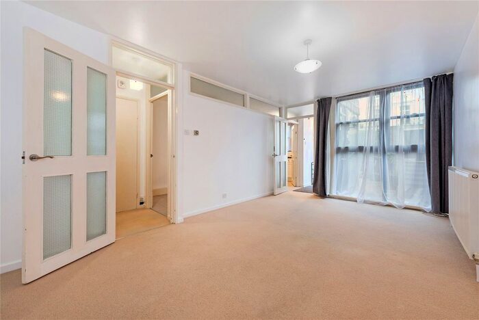 2 Bedroom Maisonette To Rent In Stourhead House, Tachbrook Street, London, SW1V