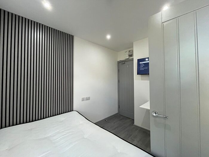4 Bedroom End Of Terrace House To Rent In High Street, B66