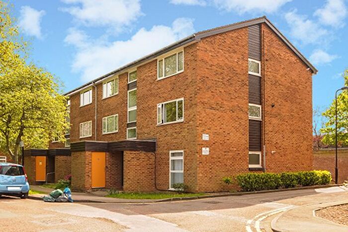1 Bedroom Flat To Rent In Buckingham Avenue, Perivale, UB6