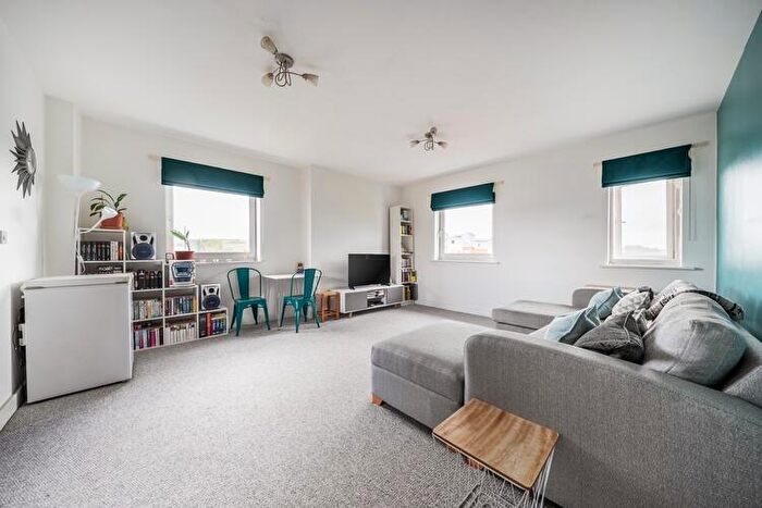1 Bedroom Flat For Sale In Buckland Court, Redhill, Surrey, RH1