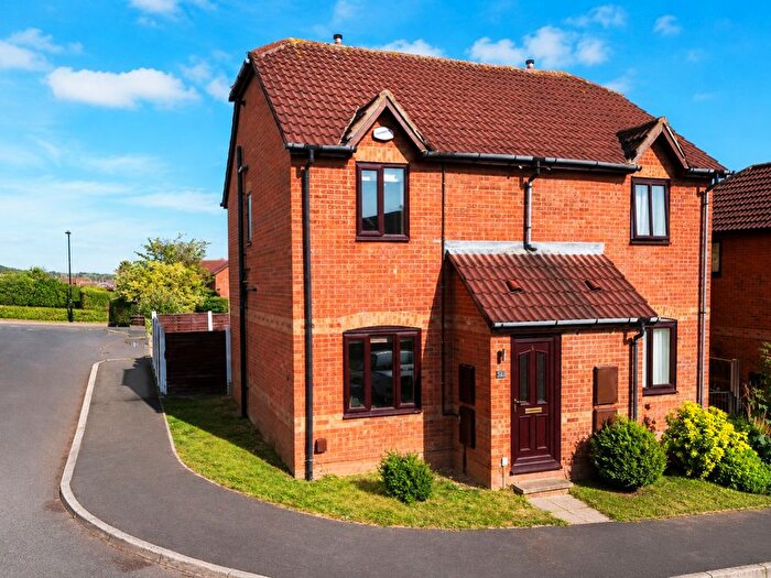 2 Bedroom Semi-Detached House For Sale In North End Drive, Harlington, Doncaster, DN5