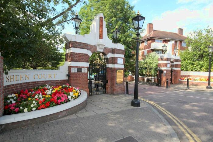 2 Bedroom Flat To Rent In Sheen Court, Richmond, TW10