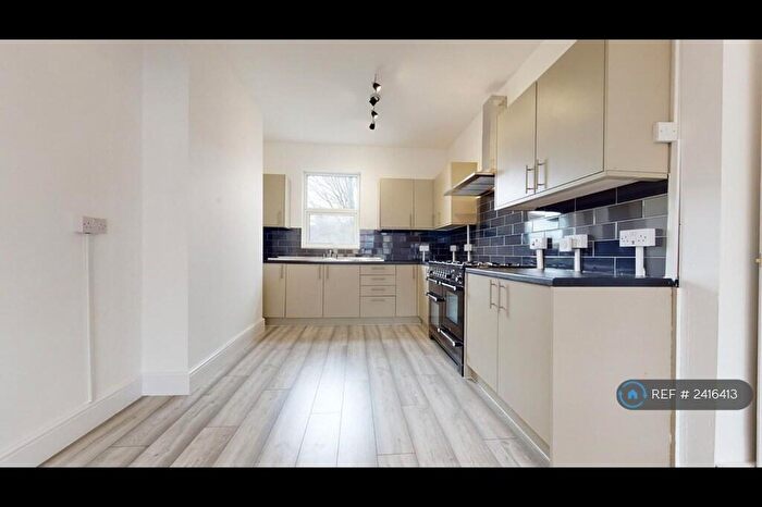 3 Bedroom Flat To Rent In Griffin Road, London, SE18