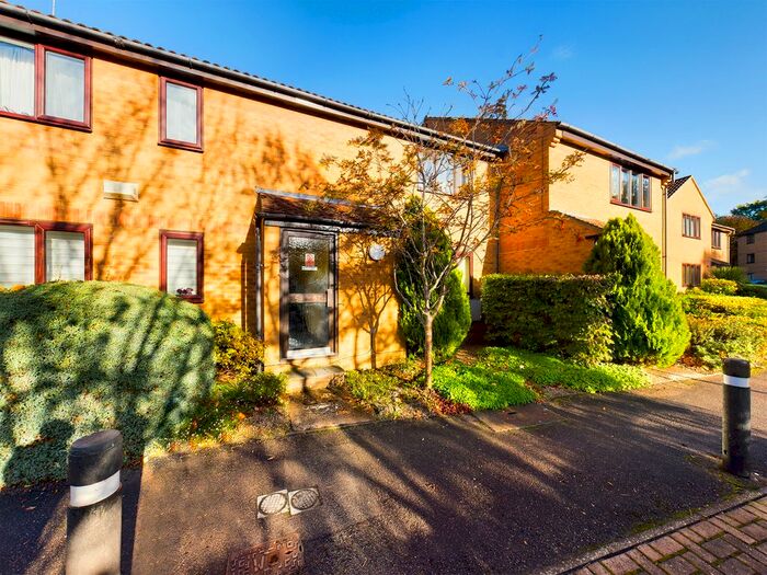 2 Bedroom Flat To Rent In Knaves Hollow, Wooburn Moor, High Wycombe, HP10