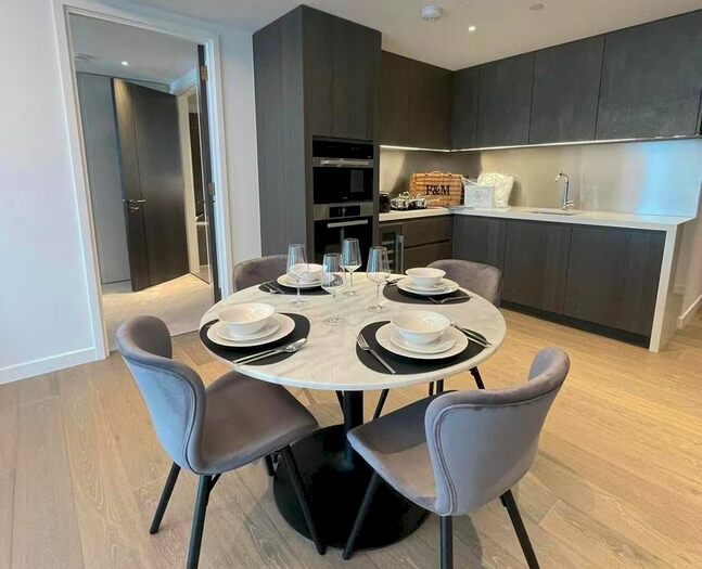 2 Bedroom Flat To Rent In Carnation Way, London, SW8