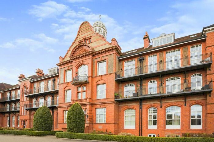 2 Bedroom Flat For Sale In Kingswood Park, Kingswood, Frodsham, WA6