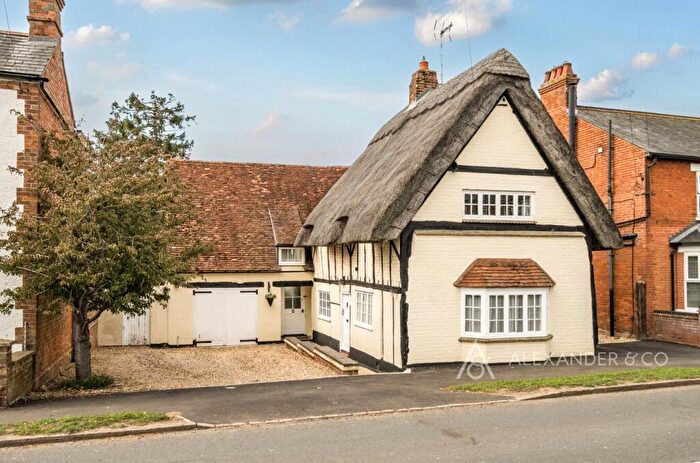 4 Bedroom Detached House For Sale In High Street South, Stewkley, Leighton Buzzard, LU7