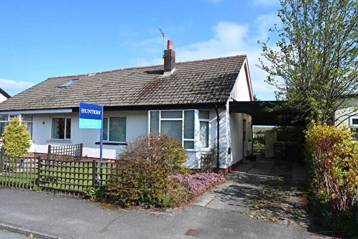 2 Bedroom Semi-Detached Bungalow For Sale In Glenmere Mount, Yeadon, Leeds, LS19