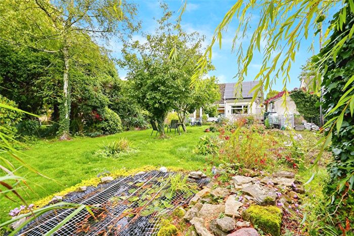 2 Bedroom Bungalow For Sale In Wroslyn Road, Freeland, OX29