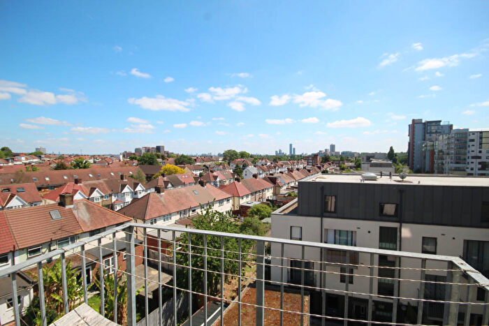 1 Bedroom Flat For Sale In Hayes Court, Ealing Road, Wembley, Middlesex, HA0