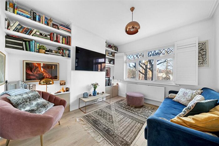 3 Bedroom Flat For Sale In Warner Road, Walthamstow, London, E17