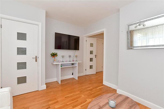 3 Bedroom Terraced House For Sale In Hilldene Avenue, Romford, Essex, RM3