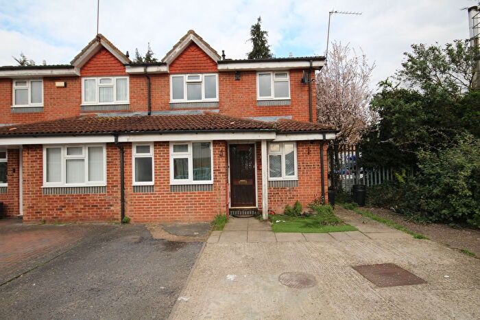 4 Bedroom Terraced House To Rent In Widmore Road, Uxbridge, UB8
