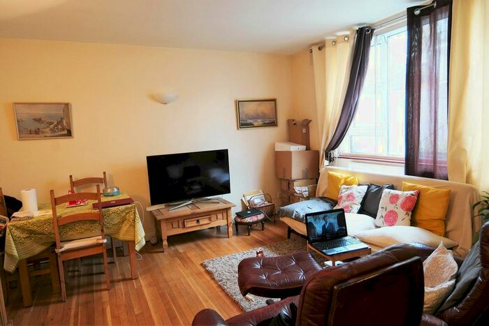2 Bedroom Flat To Rent In Warwick Way, Pimlico, London, SW1V