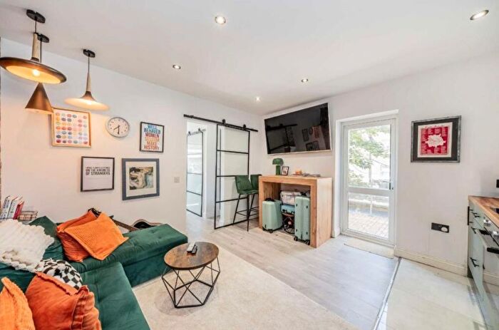 1 Bedroom Flat To Rent In Lena Gardens, Brook Green, W6