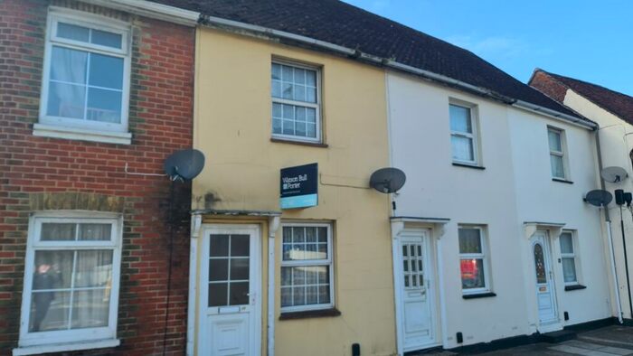2 Bedroom House To Rent In East Street, Newport, PO30