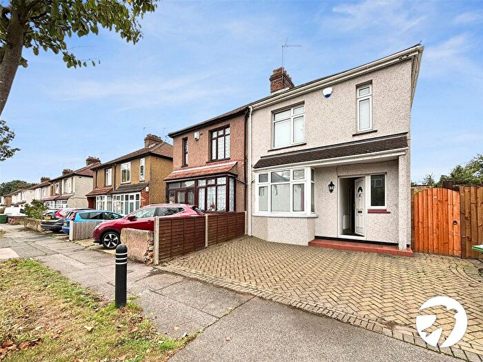 3 Bedroom Semi-Detached House To Rent In Lincoln Road, Erith, DA8
