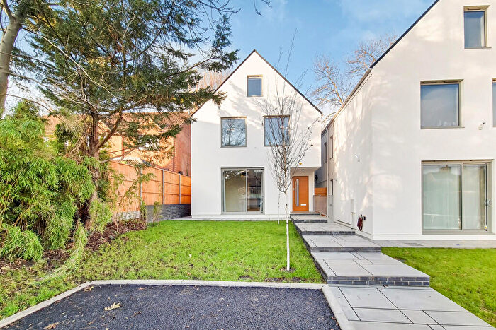 4 Bedroom Detached House To Rent In Acorn Close, Wembley, HA0