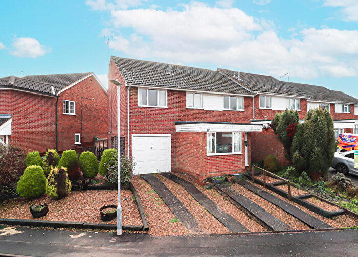 4 Bedroom Semi Detached House For Sale In Broadstone Road, Harpenden, Hertfordshire, AL5