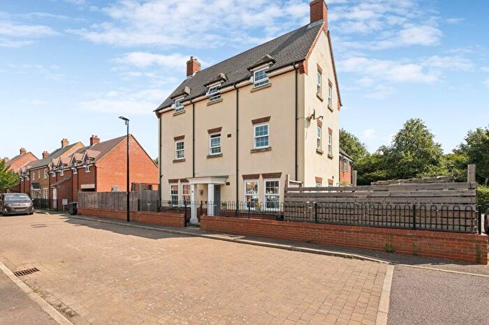 5 Bedroom Terraced House For Sale In Pheasant Grove, Wixams, MK42