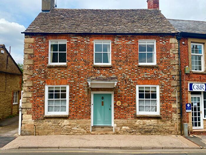 3 Bedroom End Of Terrace House For Sale In High Street, Lechlade, GL7