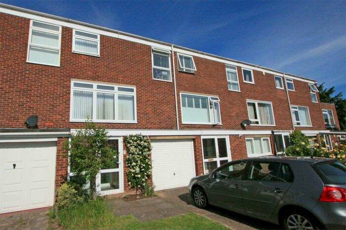 3 Bedroom Terraced House To Rent In Bidborough Close, Bromley, BR2