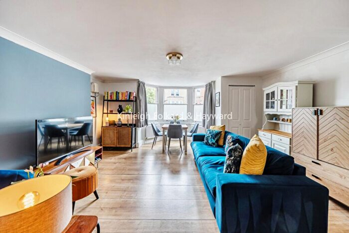 1 Bedroom Flat For Sale In Ferme Park Road, London, N8