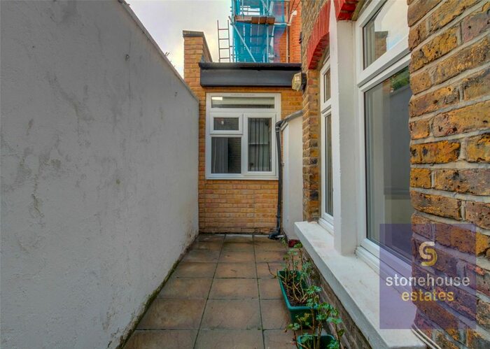 1 Bedroom End Of Terrace House To Rent In Fairbridge Road, Archway, London, N19