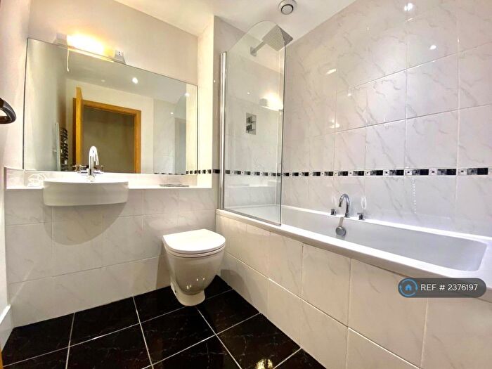 2 Bedroom Flat To Rent In Apollo Apartments, Bristol, BS1