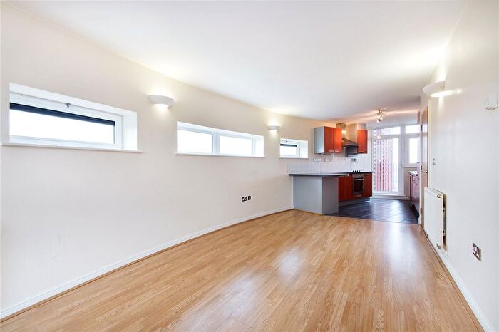 2 Bedroom Flat To Rent In Vanguard House, Martello Street, Hackney, London, E8