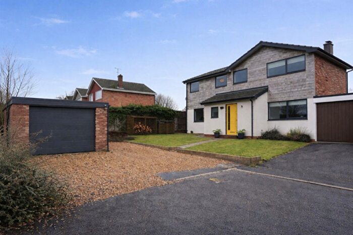 4 Bedroom Detached House For Sale In Shannon Court, Thornbury, BS35