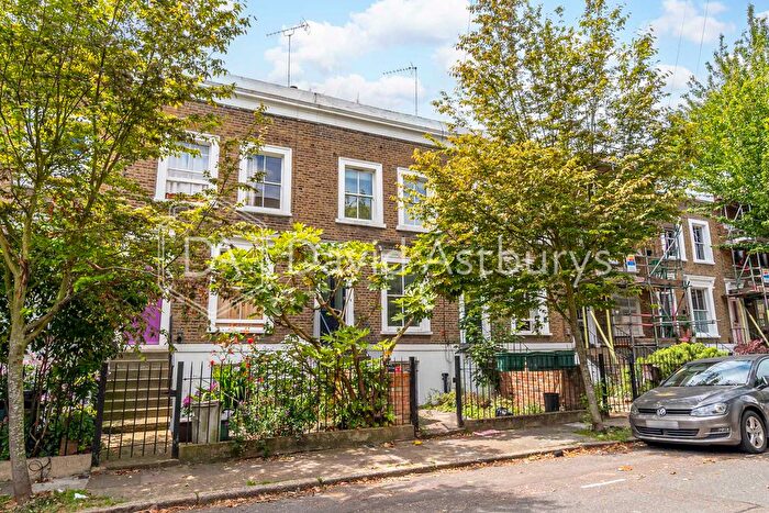 3 Bedroom Maisonette To Rent In Yeate Street, Islington, London, N1