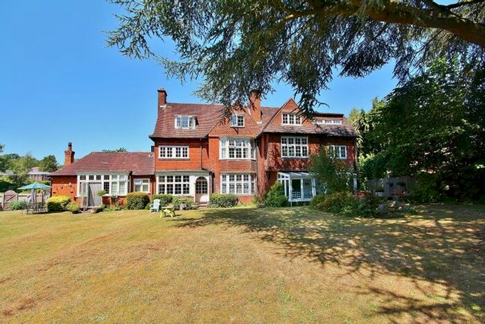 2 Bedroom Flat To Rent In Heathside Road, Woking, Surrey, GU22