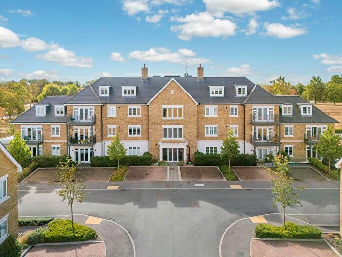 2 Bedroom Apartment For Sale In Victory Gardens, Arborfield Green, RG2