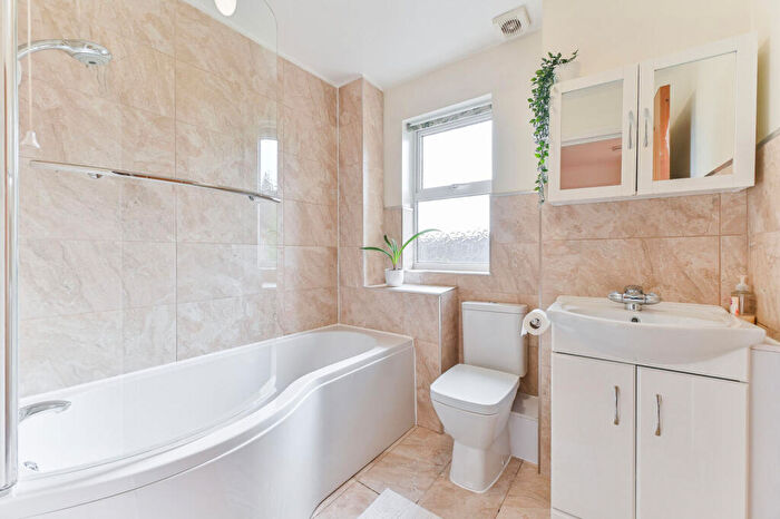1 Bedroom Flat For Sale In Charles Street, Central Croydon, Croydon, CR0