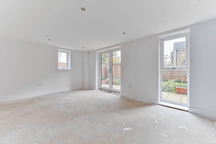 2 Bedroom Flat For Sale In Eldon Court, South Norwood, SE25