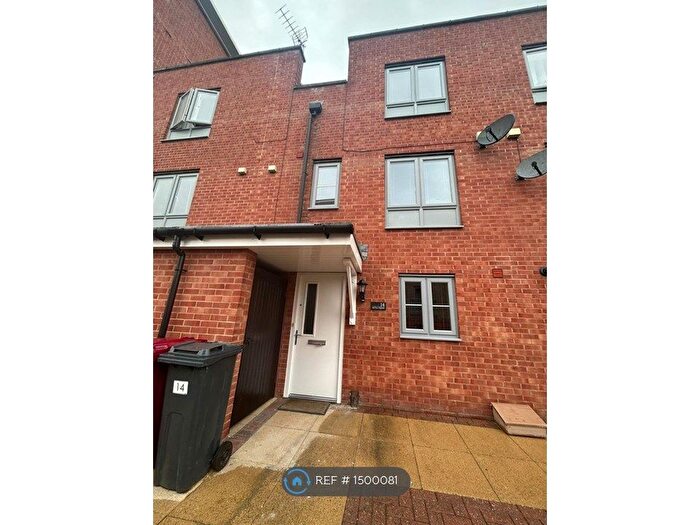3 Bedroom Terraced House To Rent In Battle Square, Reading, RG30