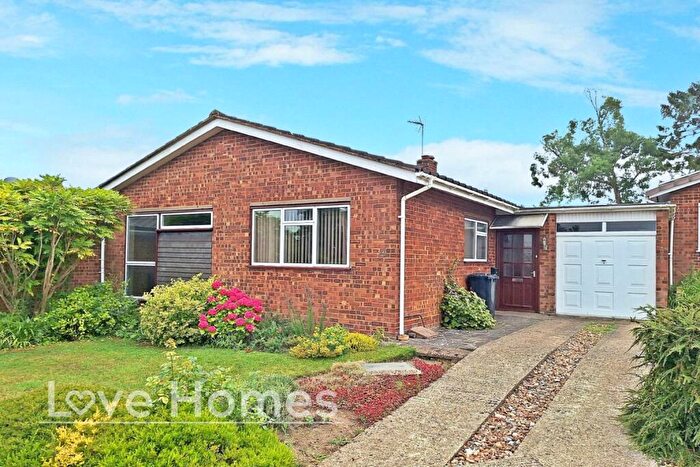 3 Bedroom Bungalow For Sale In Church View Avenue, Shillington, SG5