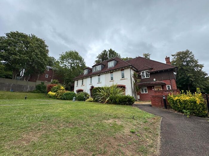 4 Bedroom Semi-Detached House To Rent In Cottage Close, Harrow, HA2